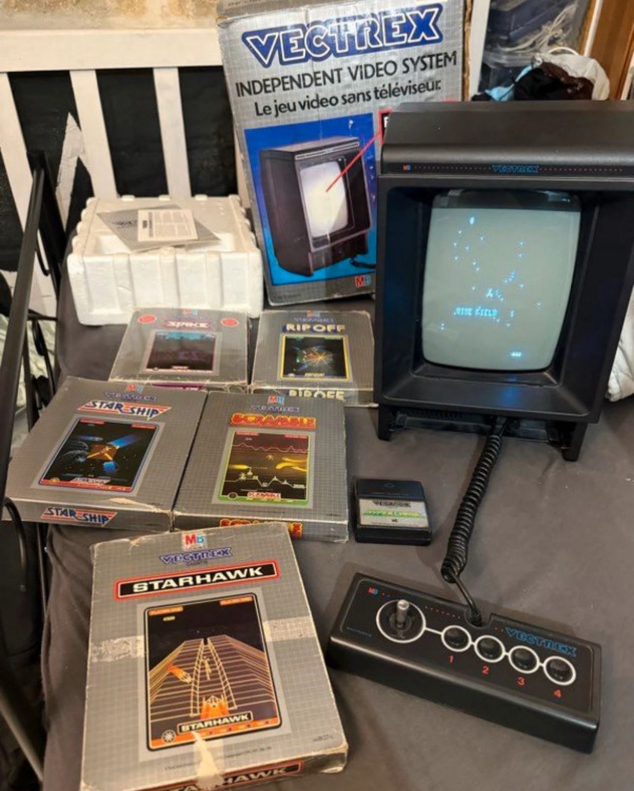 Console Vectrex Originale Anni ’80 – Rarità da Collezione con 6 Giochi e Scatola