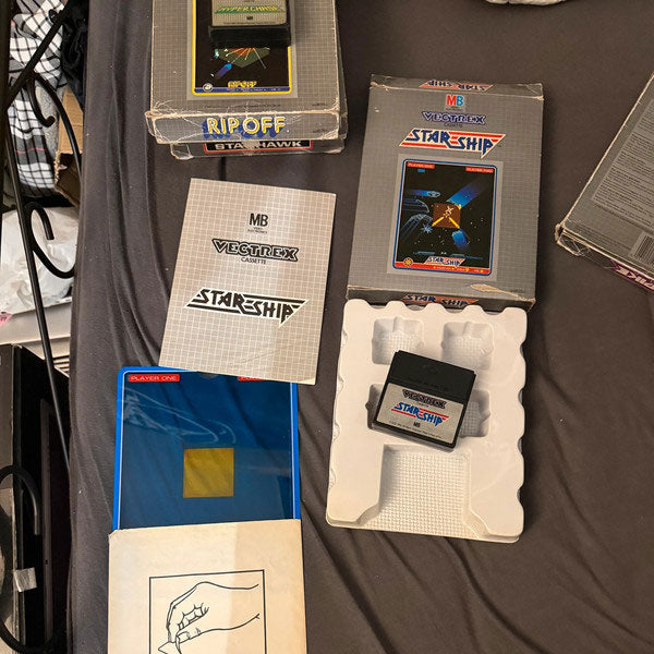 Console Vectrex Originale Anni ’80 – Rarità da Collezione con 6 Giochi e Scatola